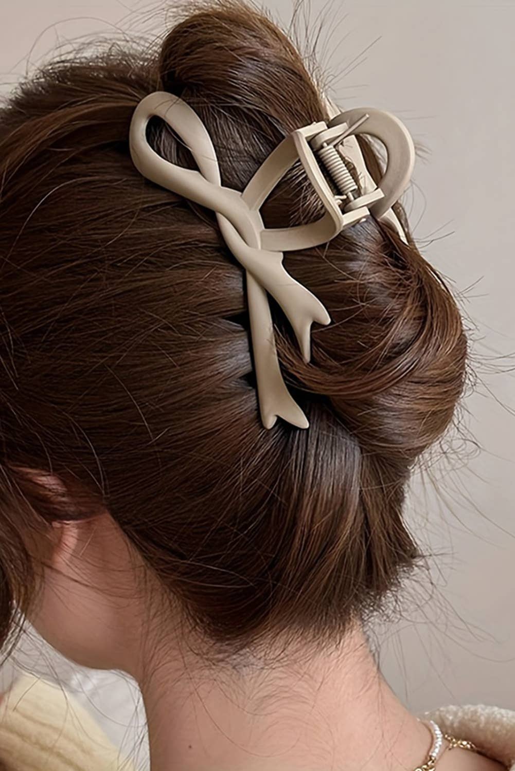 Bow style, large hair clip claw