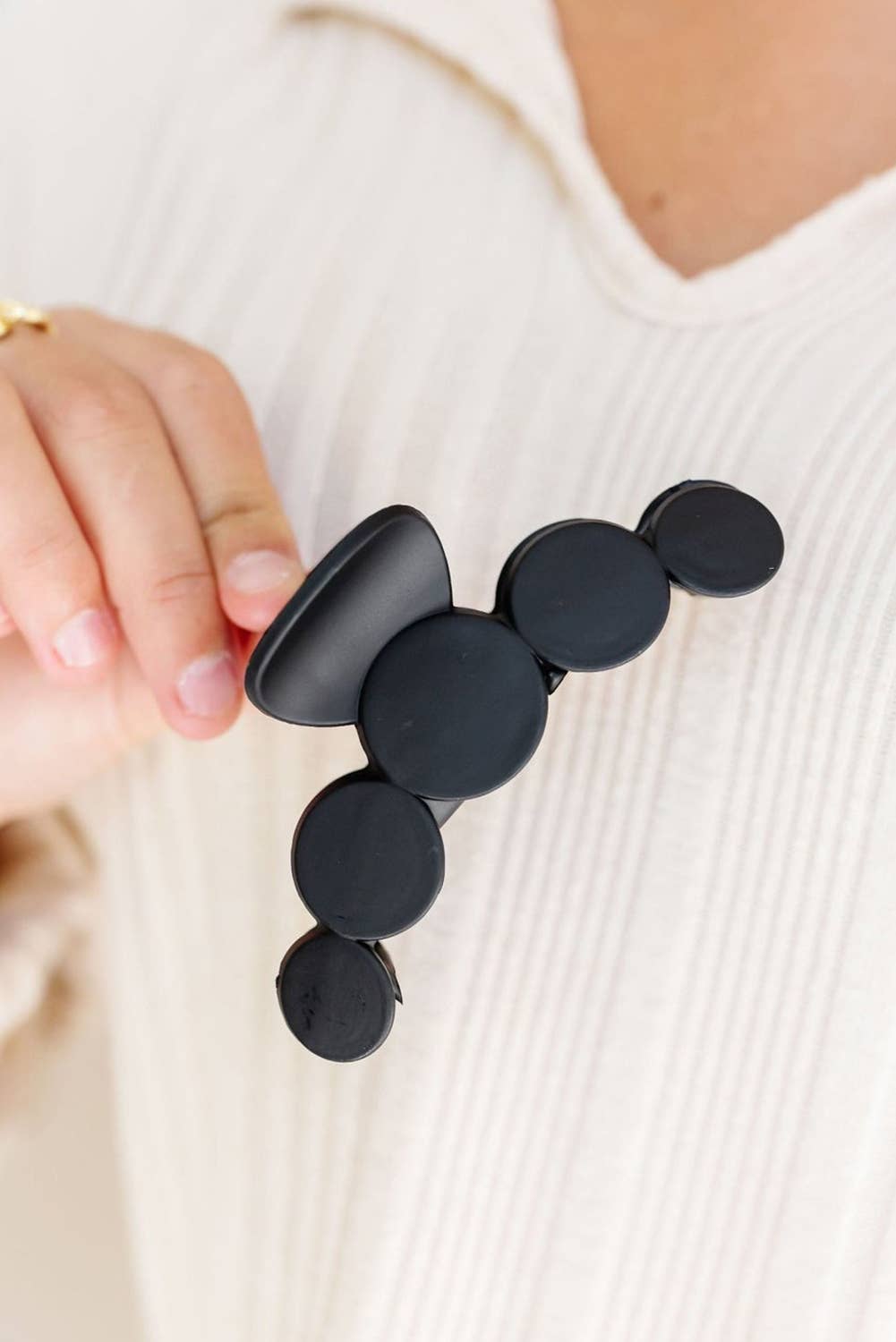 black matt 5 circle hair clip