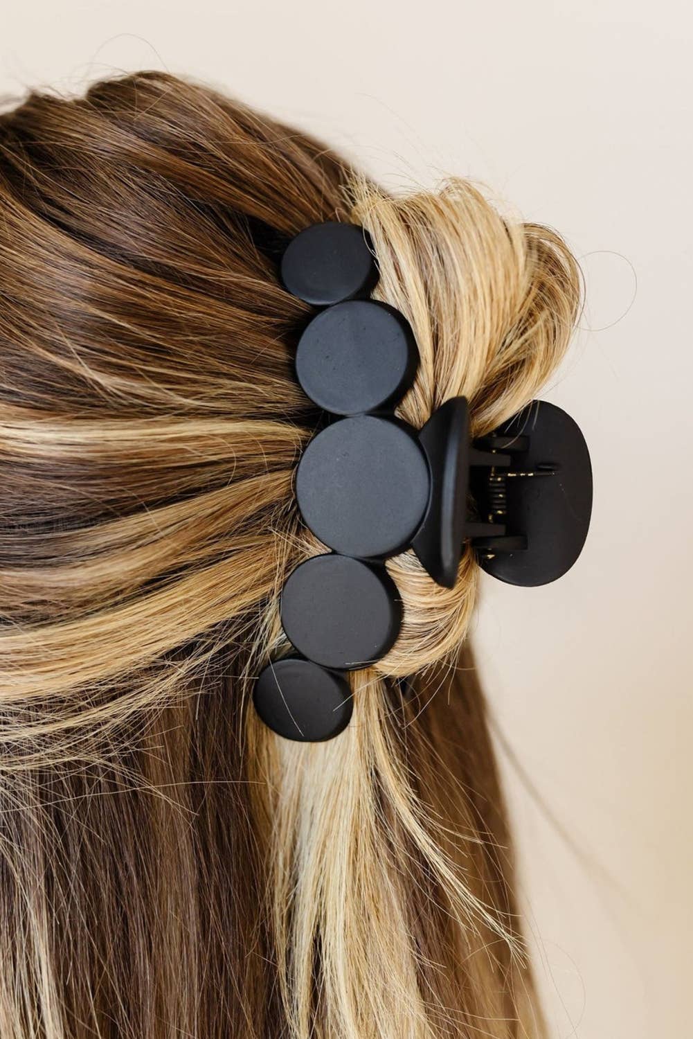 black matt 5 circle hair clip