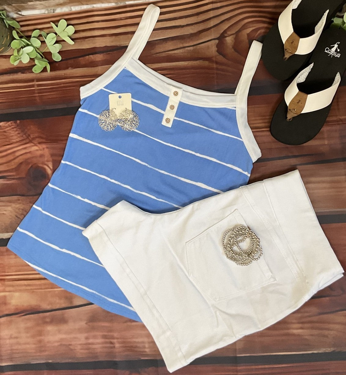 Get ready for summer with our Blue Stripe Tank Top! Made with super soft material, this tank top is perfect for any warm weather occasion. The classic blue stripes add a timeless touch to any outfit. Stay cool and comfortable in style!
Fits true to size
Polyester 100%