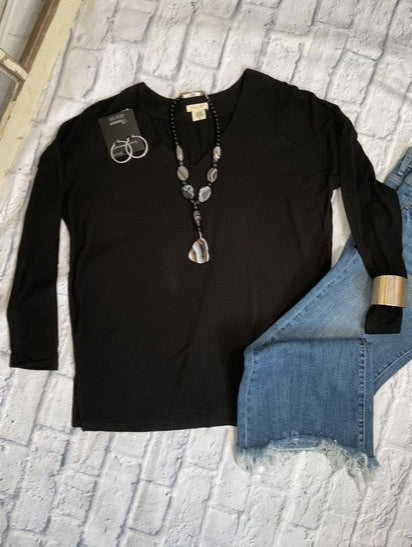 Experience cozy comfort with the Fall Favorite Long Sleeve Top! It is buttery soft and features a relaxed fit. This top makes layering effortless and is ideal for unpredictable fall weather. It comes in three colors designed to complement your autumn wardrobe.
96% Rayon/5% Spandex