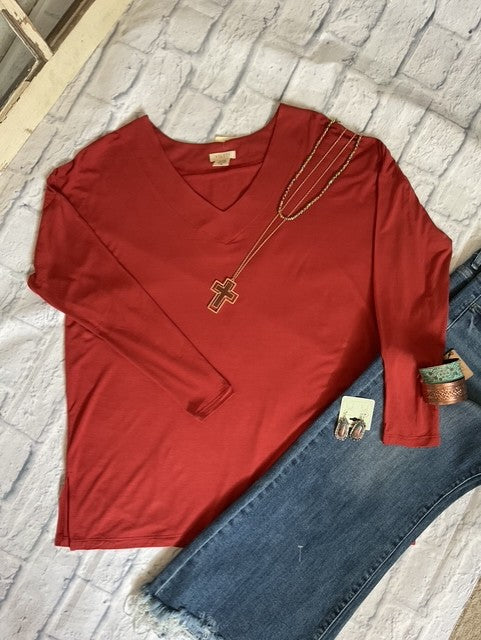 Experience cozy comfort with the Fall Favorite Long Sleeve Top! It is buttery soft and features a relaxed fit. This top makes layering effortless and is ideal for unpredictable fall weather. It comes in three colors designed to complement your autumn wardrobe.
96% Rayon/5% Spandex