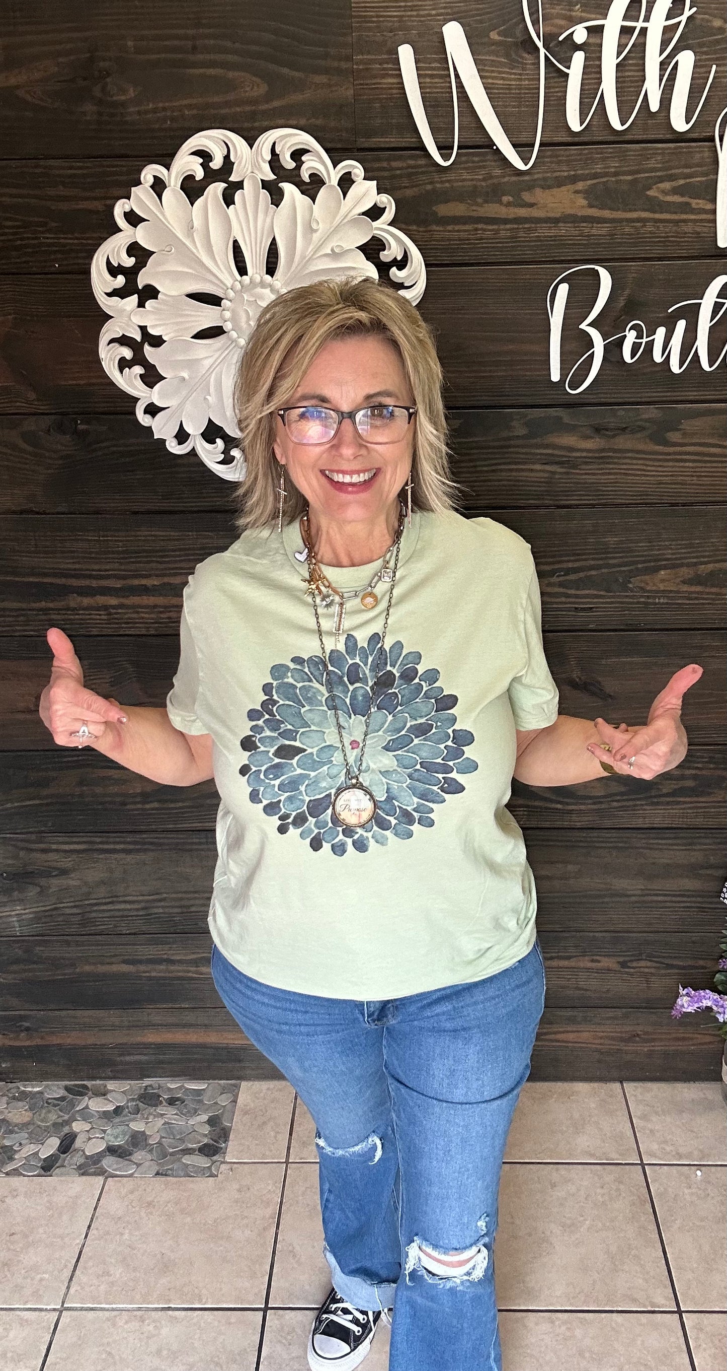 Elegant Blue Mum floral Vintage Graphic Tee