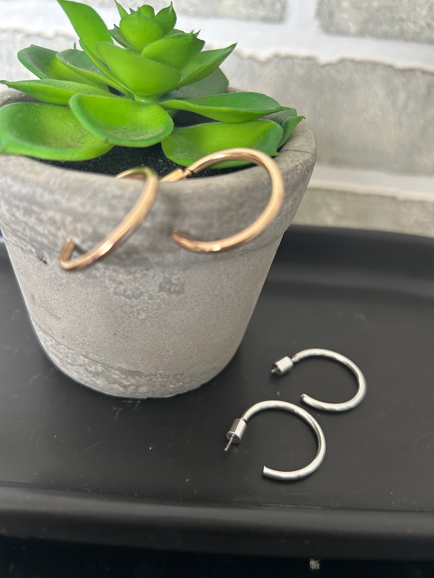 Water-Resistant Perfect Hoops are perfect for wearing everyday with any outfit! Just the right size, they are also water resistant, making them a practical and stylish approx 3/4" L