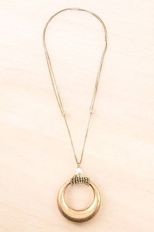 Talk about a statement piece, A beautiful option to really upbeat an outfit.

ELONGATED TIED AROUND CIRCULAR PENDANT NECKLACE , APPROX LENGTH:26" ADJUSTABLE , EYE CATCHING LONG SIMPLE PENDANT 