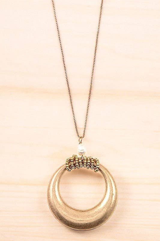 ELONGATED CIRCULAR PENDANT NECKLACE - With Purpose Boutique