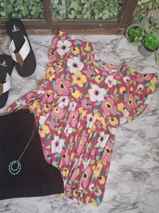 This Floral Babydoll Knit Top is your new favorite! With its vibrant colors and soft, relaxed fit, this top is perfect for pairing with any bottom, from shorts to pants to skirts. The material of&nbsp; super soft, and you will love it the minute you put it on.

96% Polyester, 4% Spandex