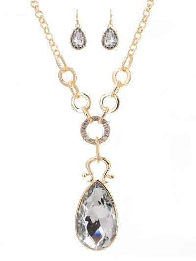Elevate your style with our stunning Oval Chain Necklace Set! The bold oval pendant and chunky chain accents create a statement piece that will catch everyone's eye. To complete the look it comes with matching earrings for a cohesive and chic look. Make a statement with this beautiful set!

2.75 INCH PENDANT/1 INCH EARRING/- Length: 23 inch