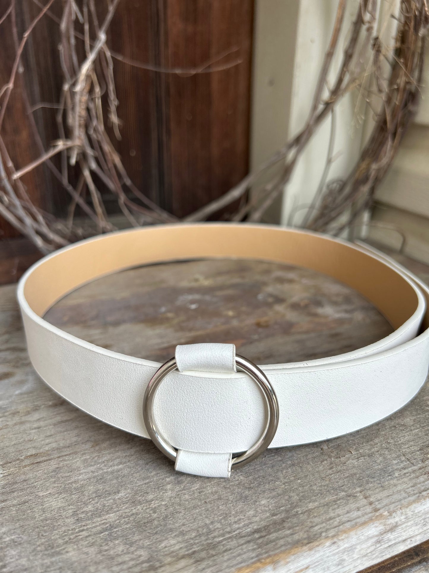  Crafted with a sleek silver buckle, this timeless belt is the perfect accessory to complete any outfit. Add a touch of sophistication and class to your wardrobe with this must-have piece.

approx. 1.25" W/41" L